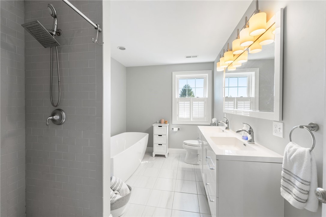 17 Moonlight Drive Westerly, RI 02891 - Photo 29 of 50 Primary Bathroom