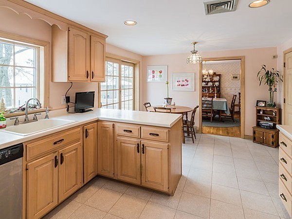 23 Cunningham Circle Waltham, MA 02453 - Photo 11 of 30