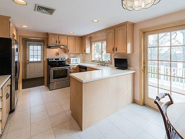 23 Cunningham Circle Waltham, MA 02453 - Photo 9 of 30