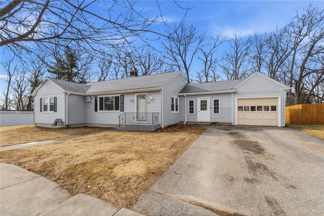 41 Summit Avenue North Smithfield, RI 02896 - Photo 3 of 48