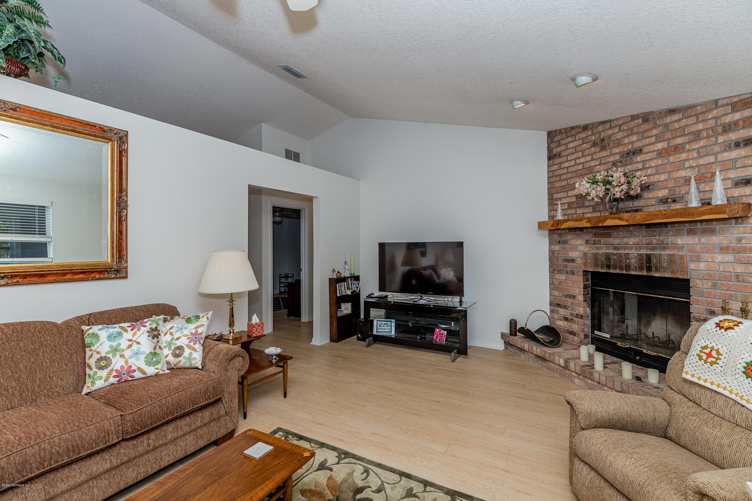 7750 Ranchette Road Keystone Heights, FL 32656 - Photo 12 of 70 Living Room View 4