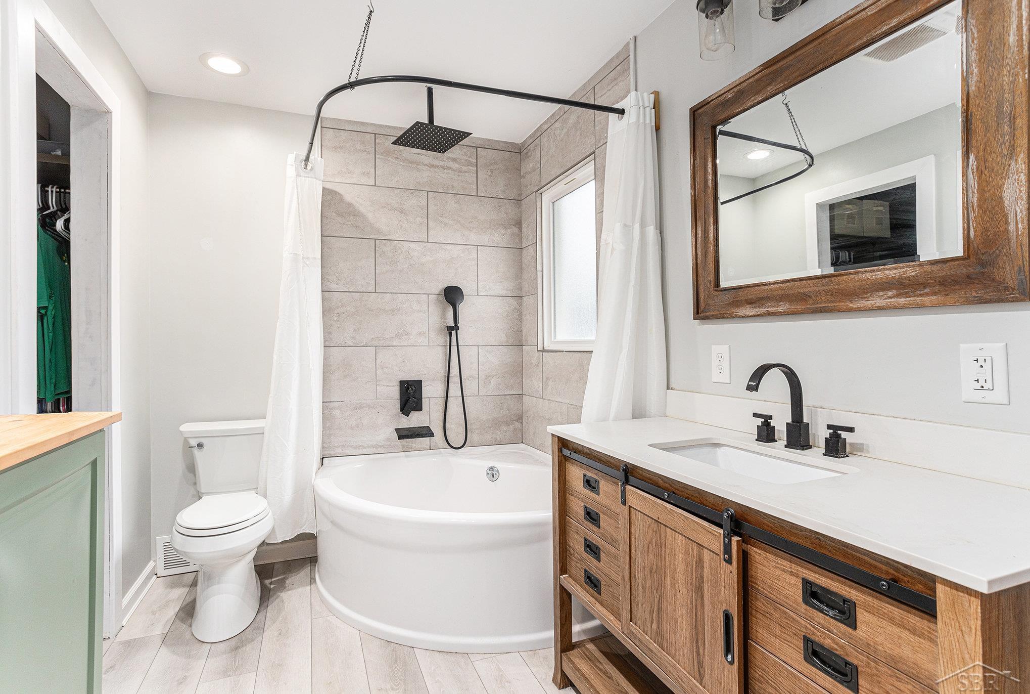 9331 Dutcher Road Fairgrove, MI 48733 - Photo 14 of 31 Master Bathroom