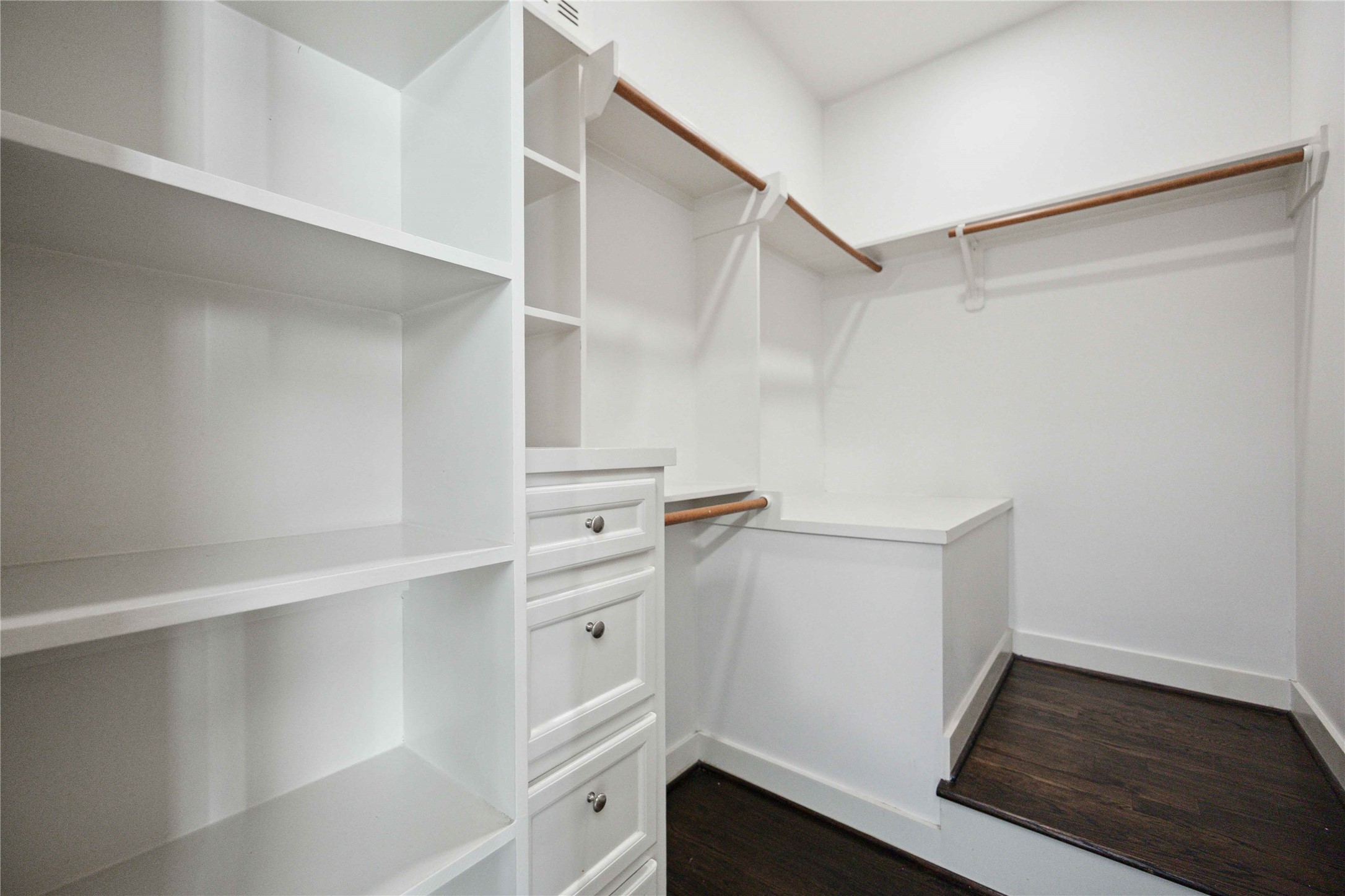 1023 Bonner Street, Unit 1023 Houston, TX 77007 - Photo 16 of 24 Primary bedroom closet