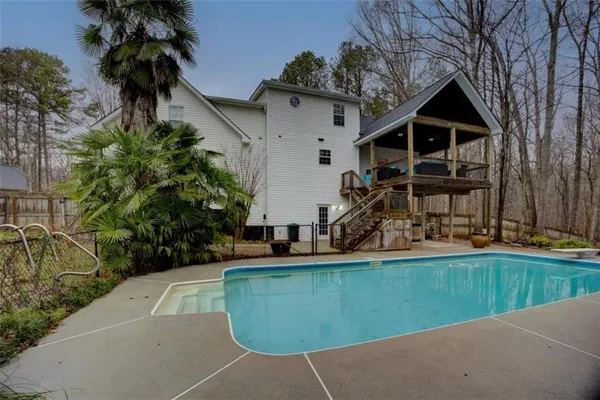 a house view with a outdoor space