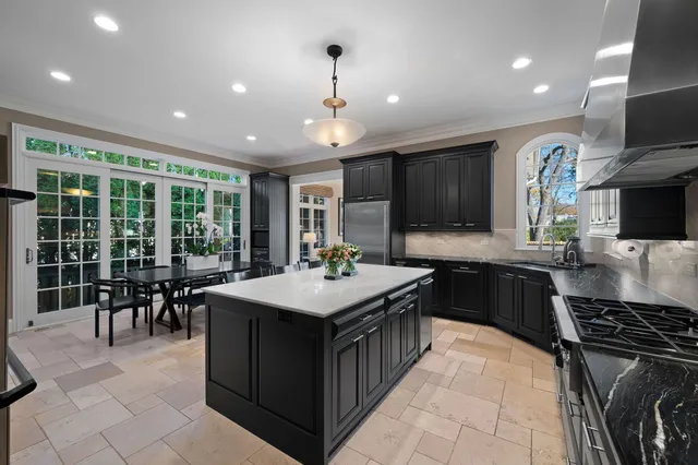 $3,249,000 | 677 Greenleaf Avenue, Glencoe, IL 60022