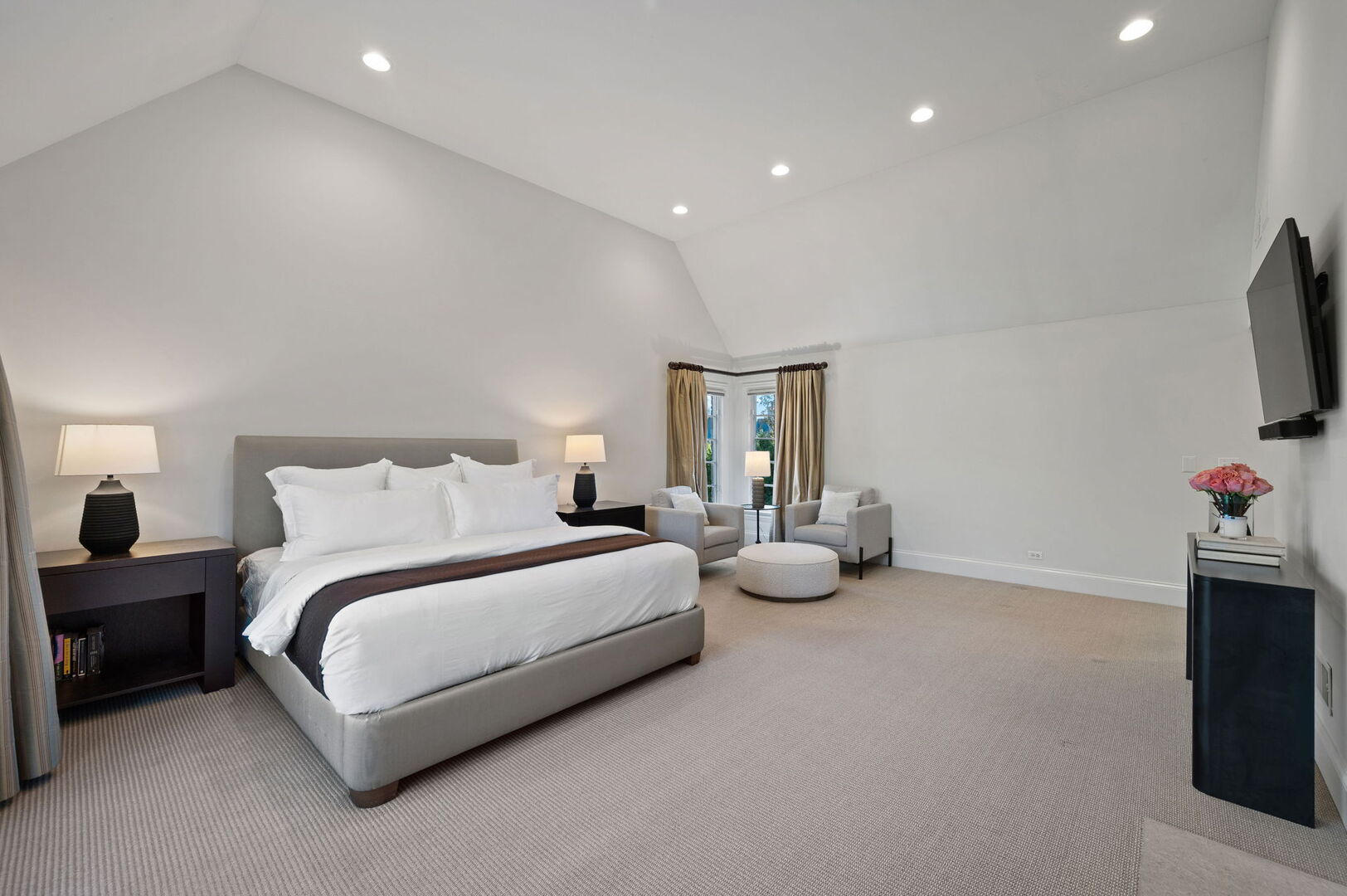 677 Greenleaf Avenue Glencoe, IL 60022 - Photo 23 of 54 a bed room with a bed and a television