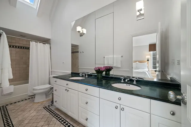 $3,249,000 | 677 Greenleaf Avenue, Glencoe, IL 60022