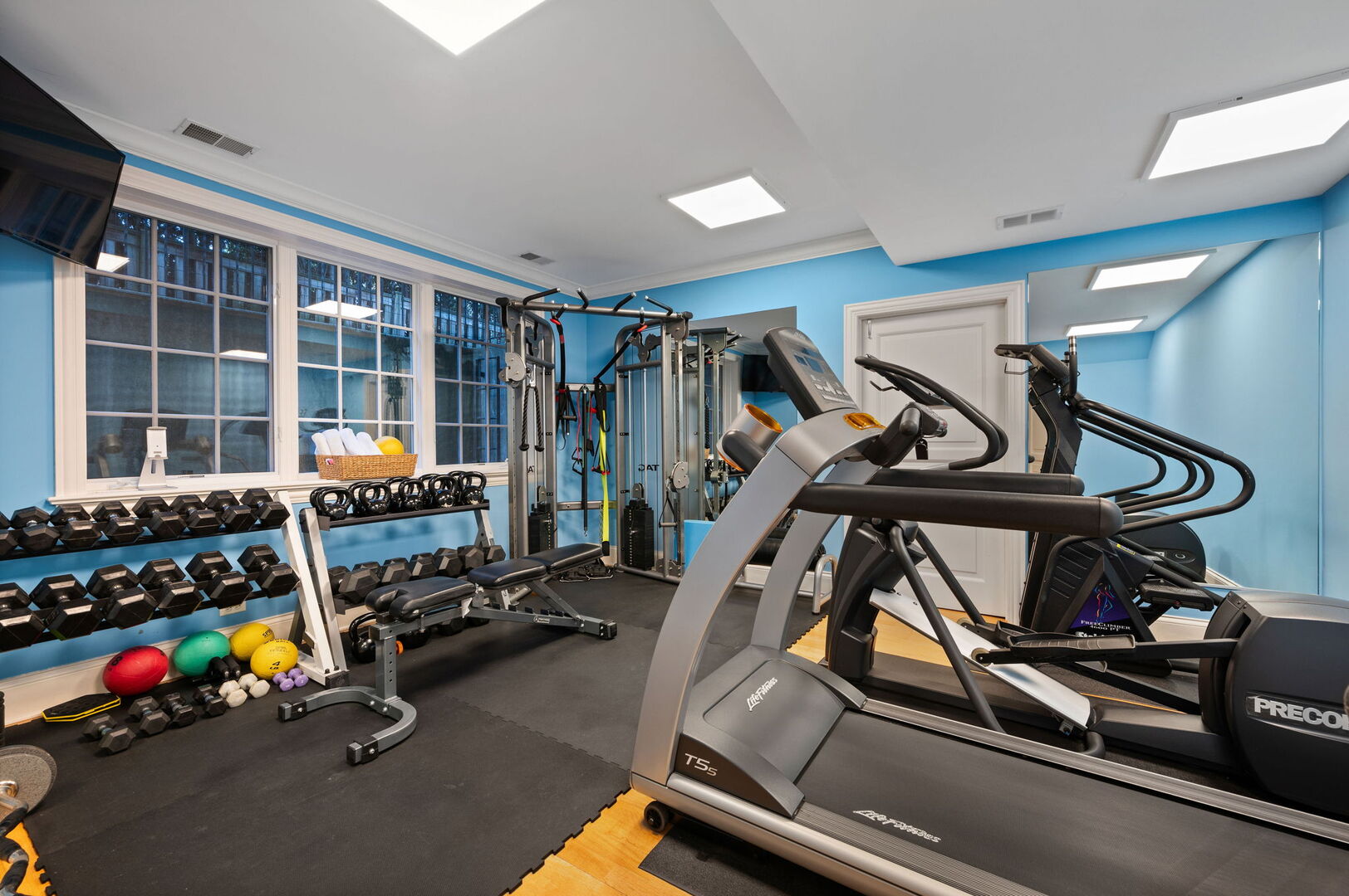 677 Greenleaf Avenue Glencoe, IL 60022 - Photo 41 of 54 a view of a room with gym equipment