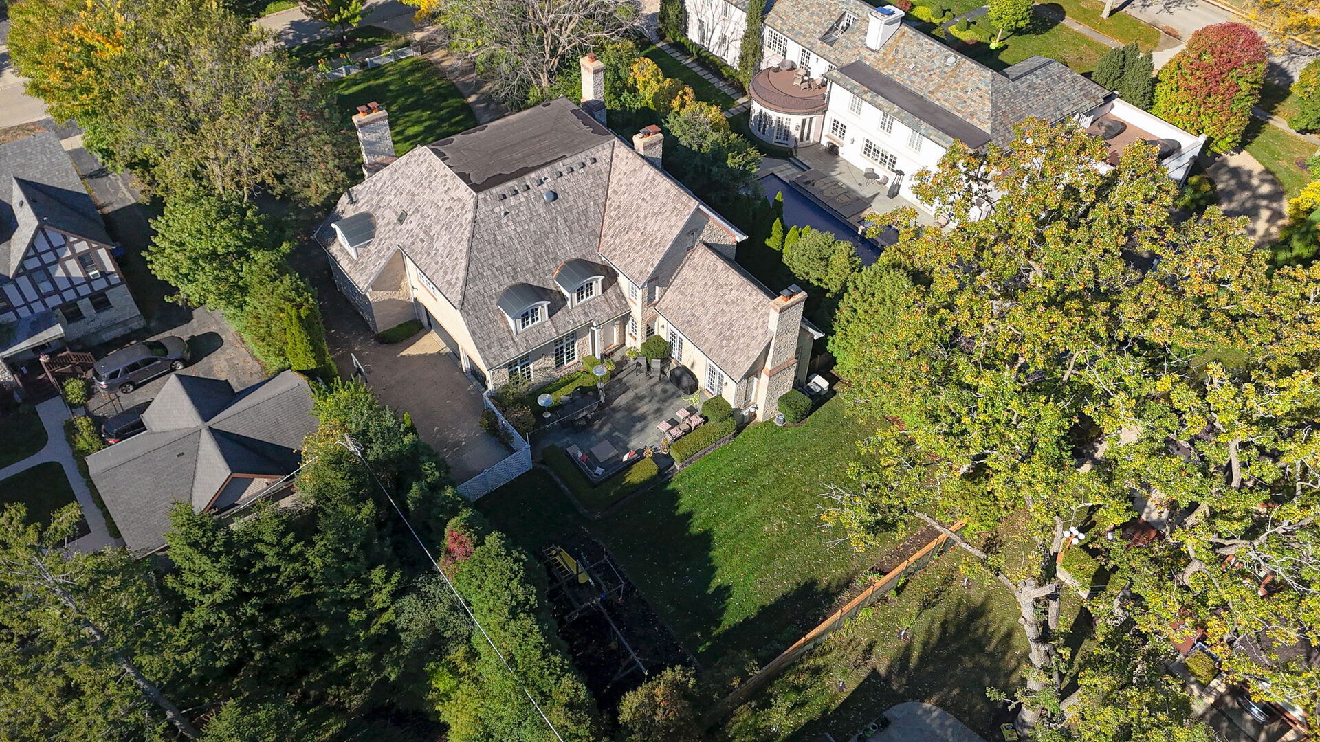 677 Greenleaf Avenue Glencoe, IL 60022 - Photo 49 of 54 an aerial view of a house with a yard and garden