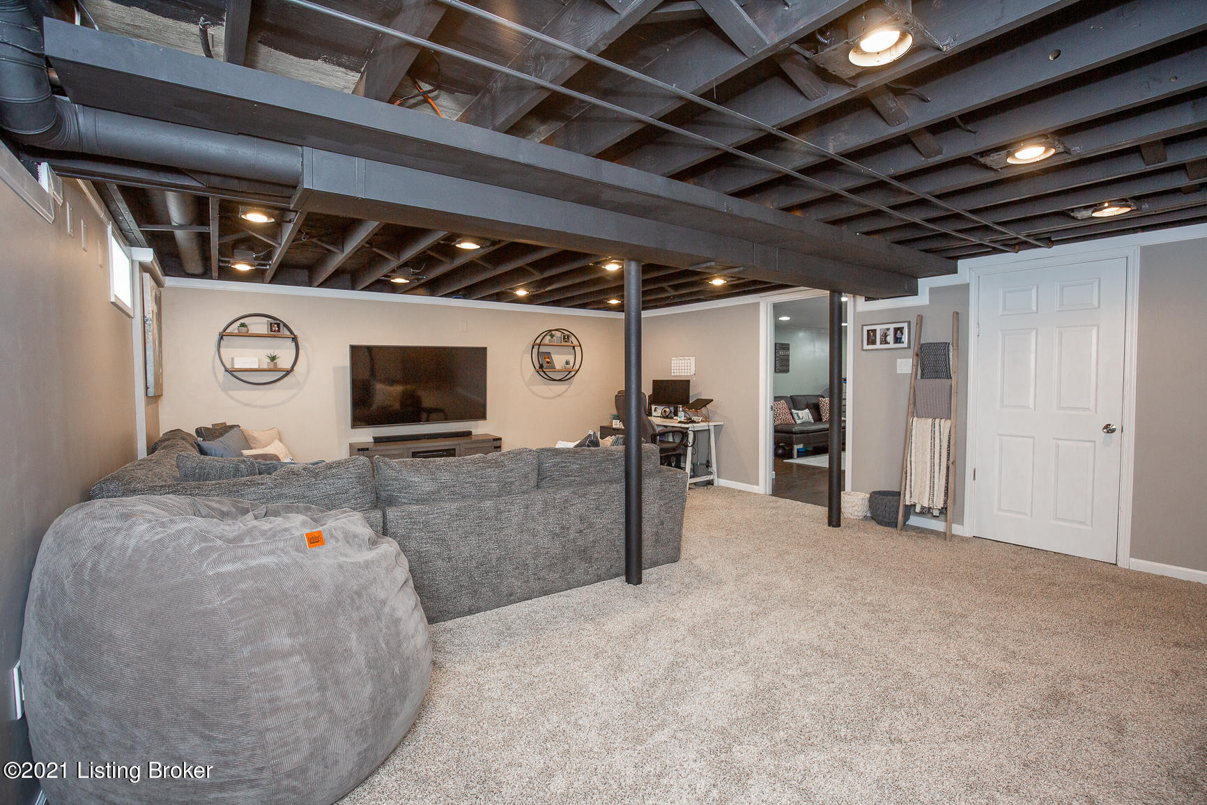 5317 Adkins Road Louisville, KY 40219 - Photo 23 of 38 5317 Adkins-28