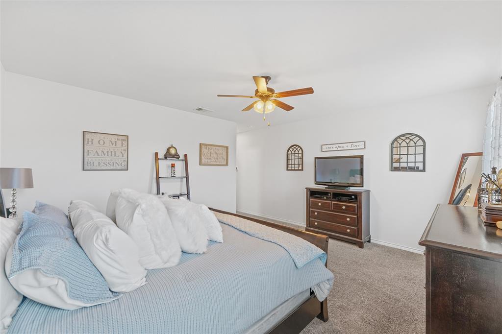 3215 Larkin Lane Forney, TX 75126 - Photo 18 of 40 Owners Suite