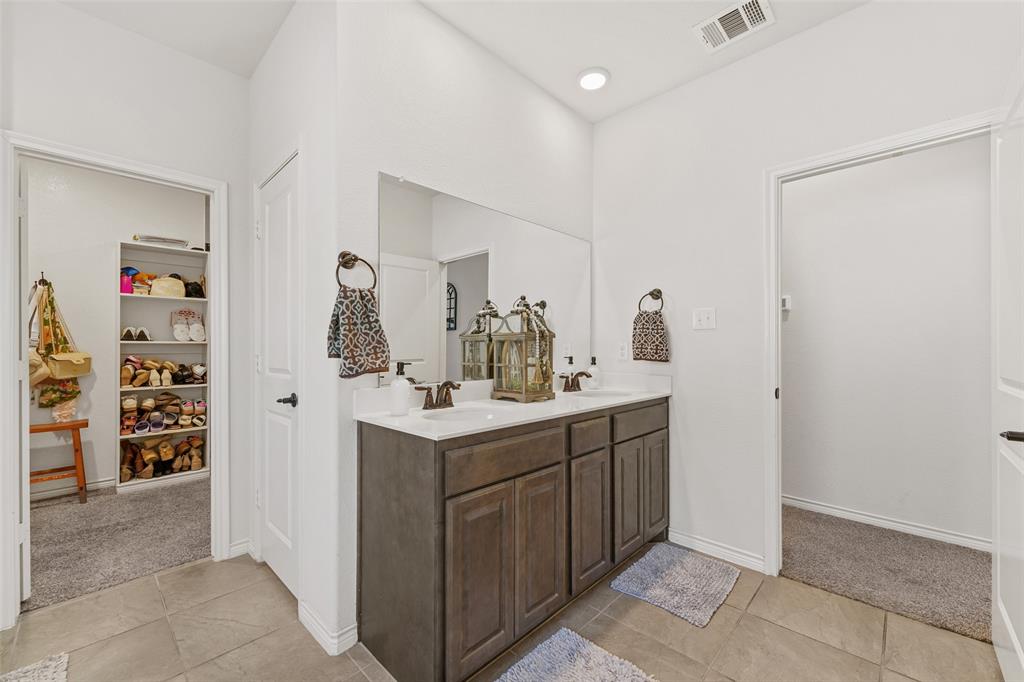 3215 Larkin Lane Forney, TX 75126 - Photo 22 of 40 Primary bath