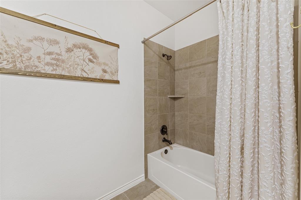 3215 Larkin Lane Forney, TX 75126 - Photo 27 of 40 Guest bath