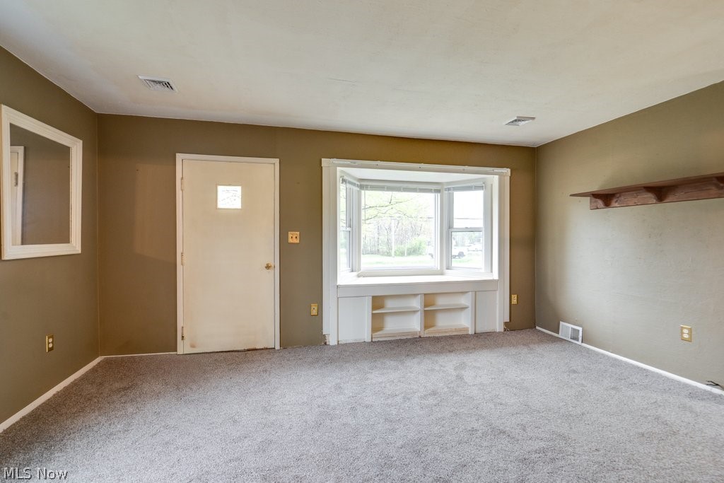 8764 Ravenna Road Chardon, OH 44024 - Photo 4 of 33