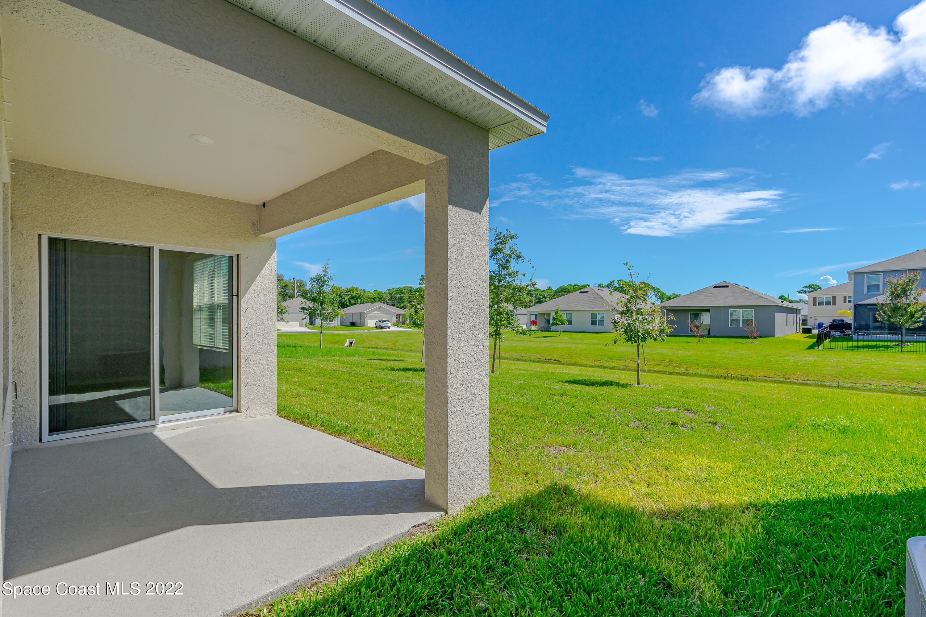 305 Sunset View Drive Edgewater, FL 32141 - Photo 4 of 37 a view of a backyard with garden