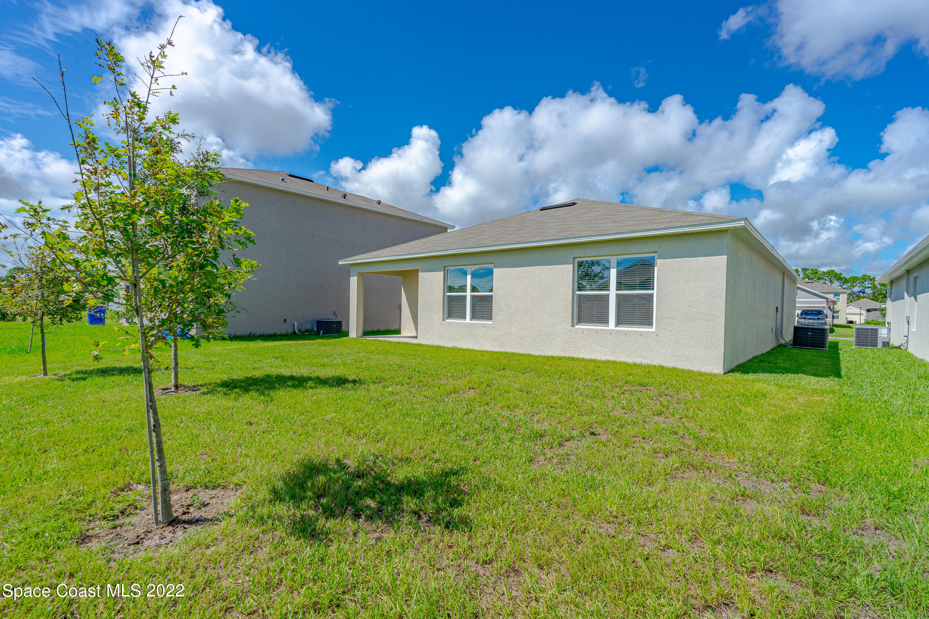 305 Sunset View Drive Edgewater, FL 32141 - Photo 7 of 37 a view of a house with backyard and a tree