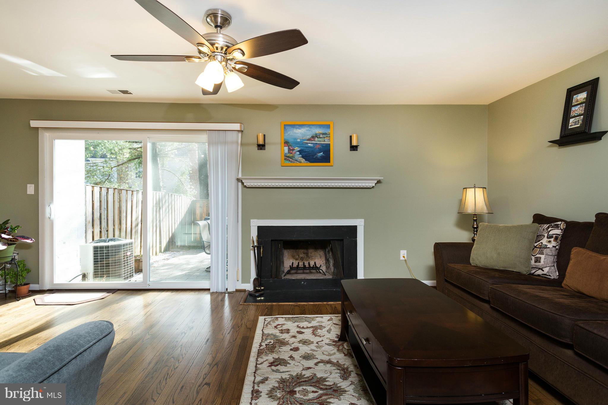 8769 Ridge Hollow Court Springfield, VA 22152 - Photo 3 of 29 Living Room
