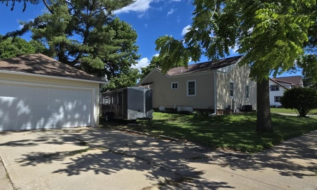 2201 6th Street Monroe, WI 53566 - Photo 3 of 22