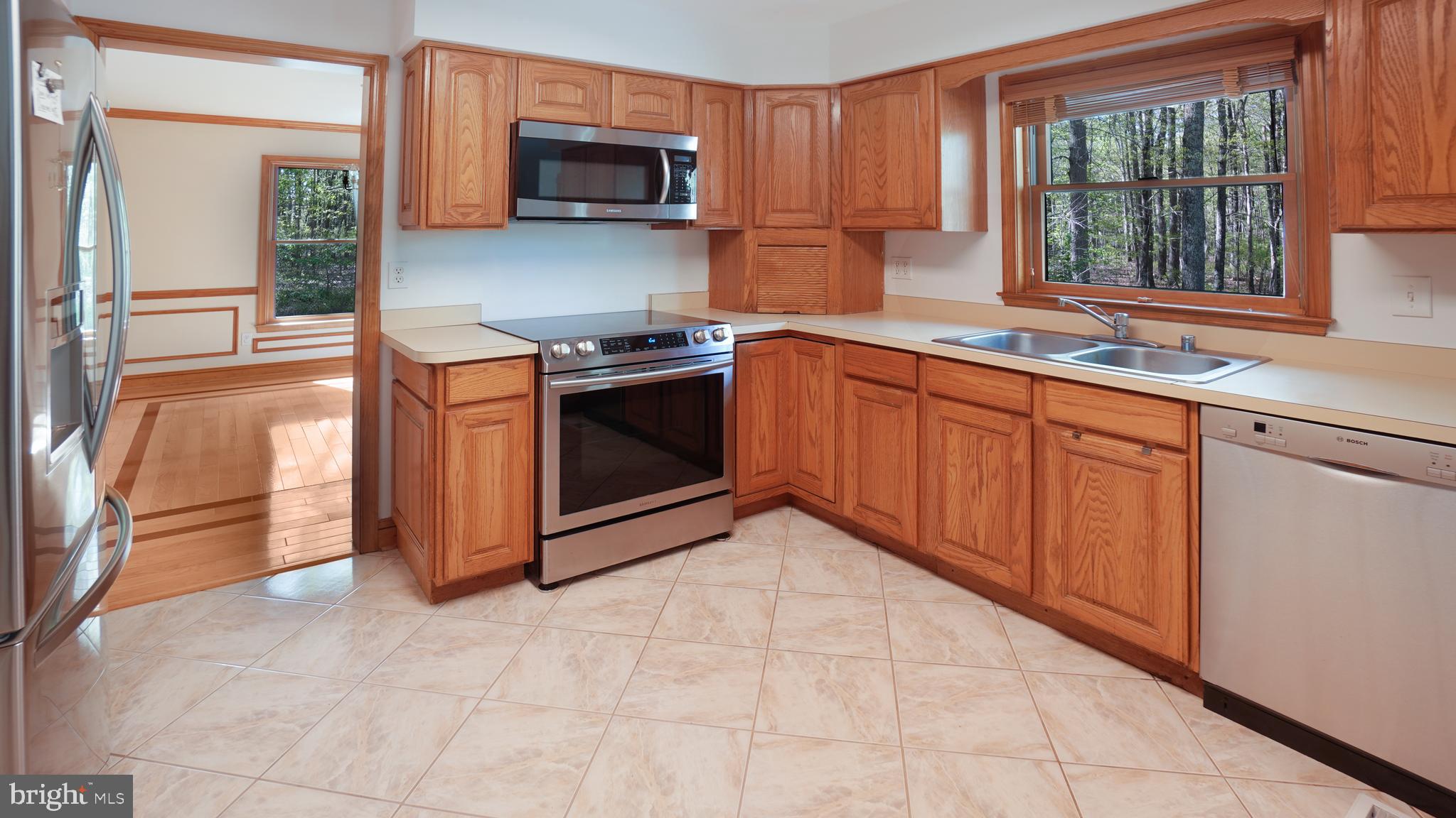 1459 Cedarhurst Road Shady Side, MD 20764 - Photo 9 of 40 Kitchen w/slide-in oven.
