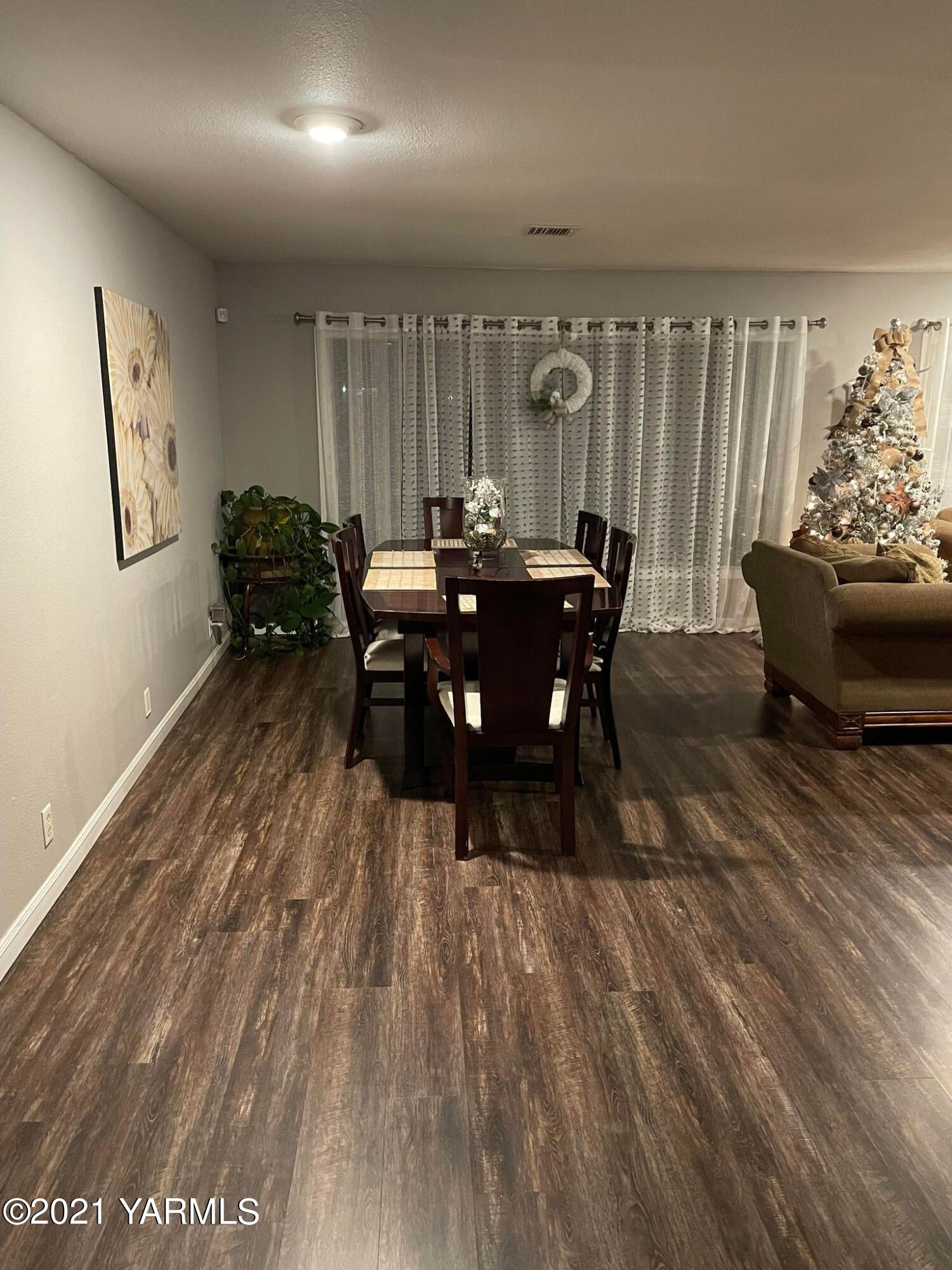 1800 Tear Road Grandview, WA 98930 - Photo 5 of 11 a view of a dining room with furniture and wooden floor