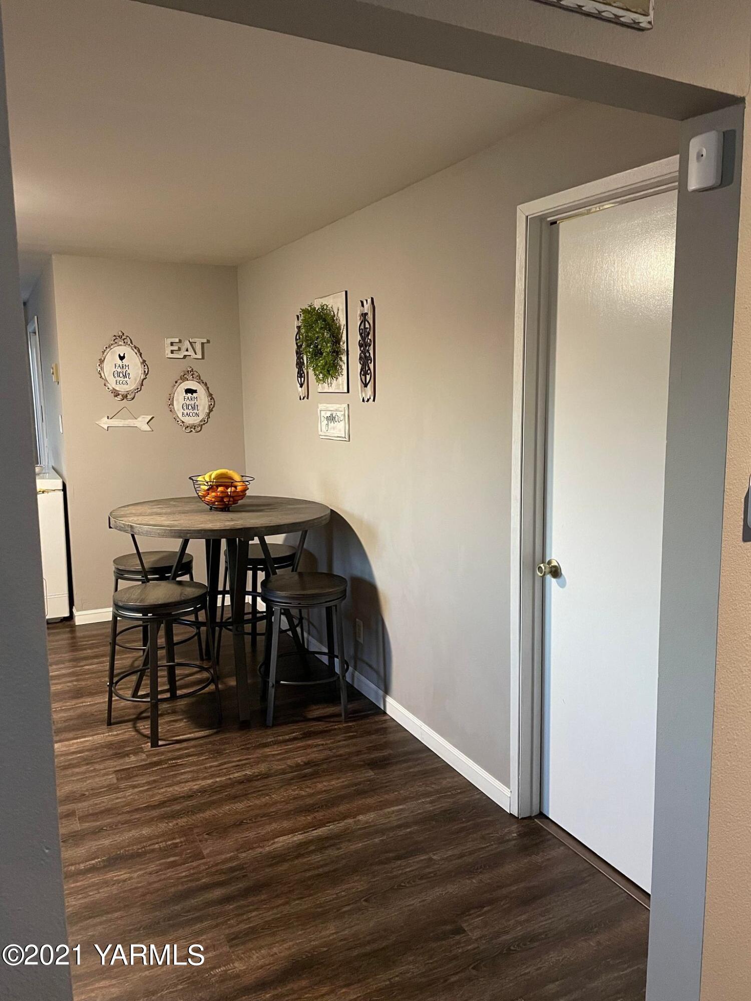 1800 Tear Road Grandview, WA 98930 - Photo 8 of 11 a view of a dining room with furniture and wooden floor