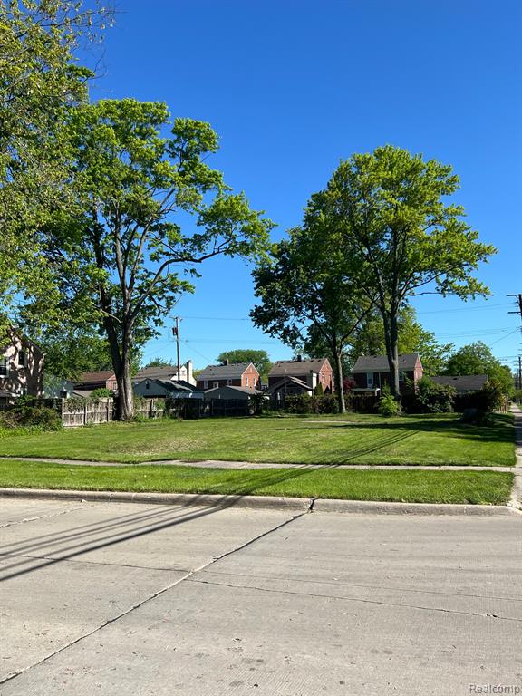 1298 Hawthorne Road Grosse Pointe Woods, MI 48236 - Photo 1 of 4