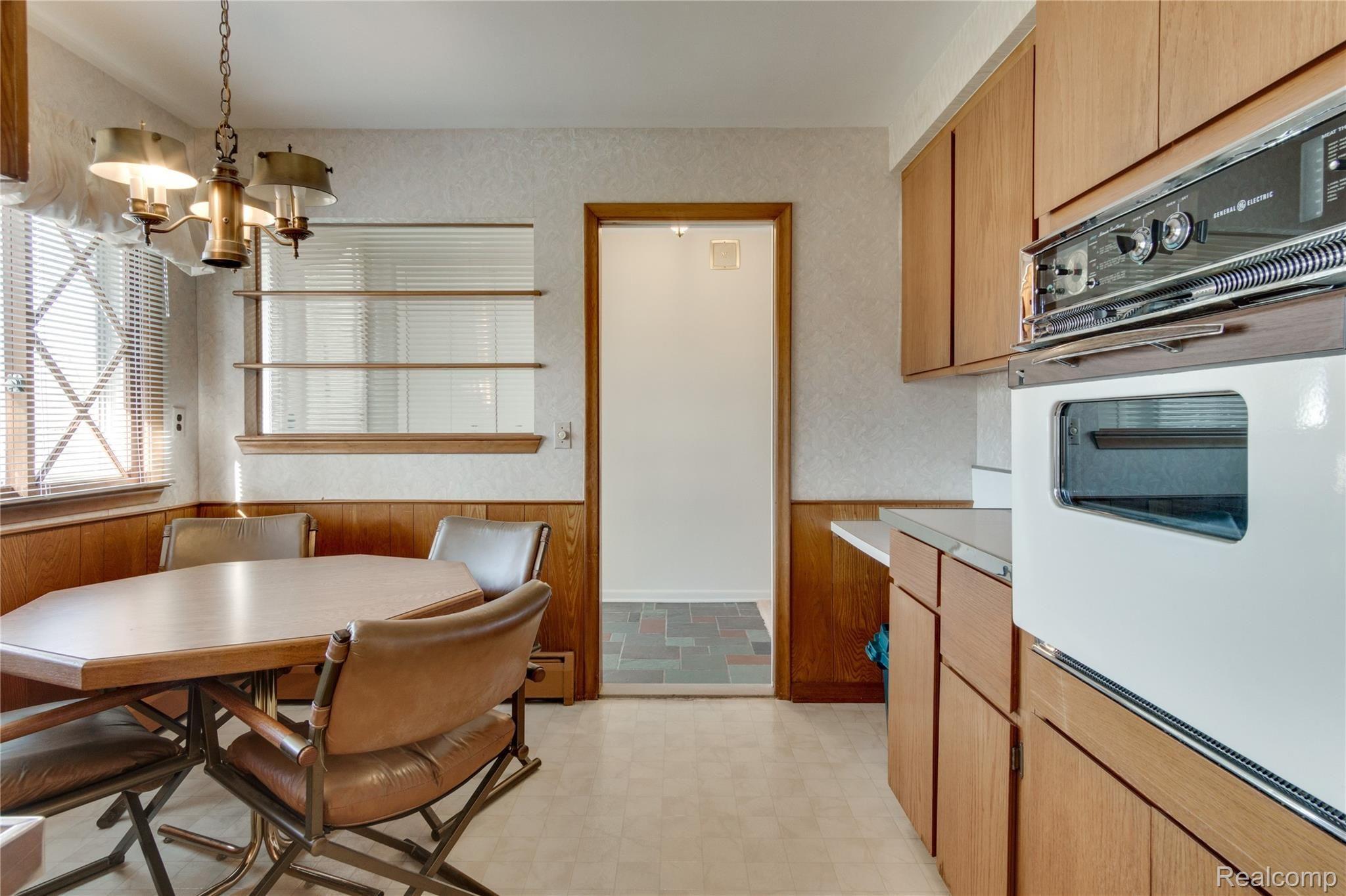 851 Helston Road Bloomfield Hills, MI 48304 - Photo 10 of 36 Interiors (6 of 38).jpg