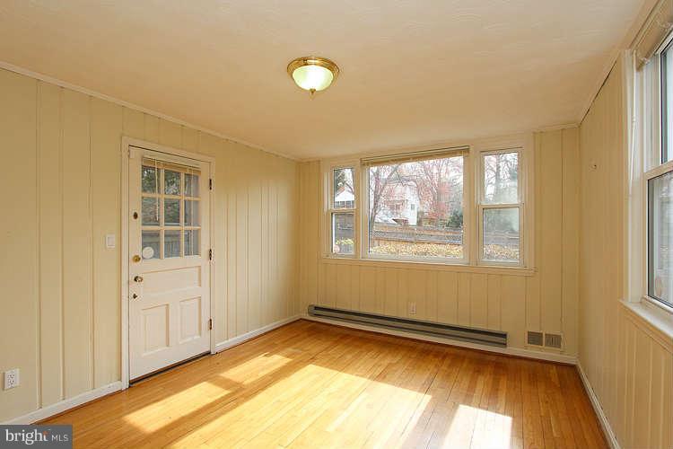 8907 Melwood Road Bethesda, MD 20817 - Photo 7 of 27 Family Room