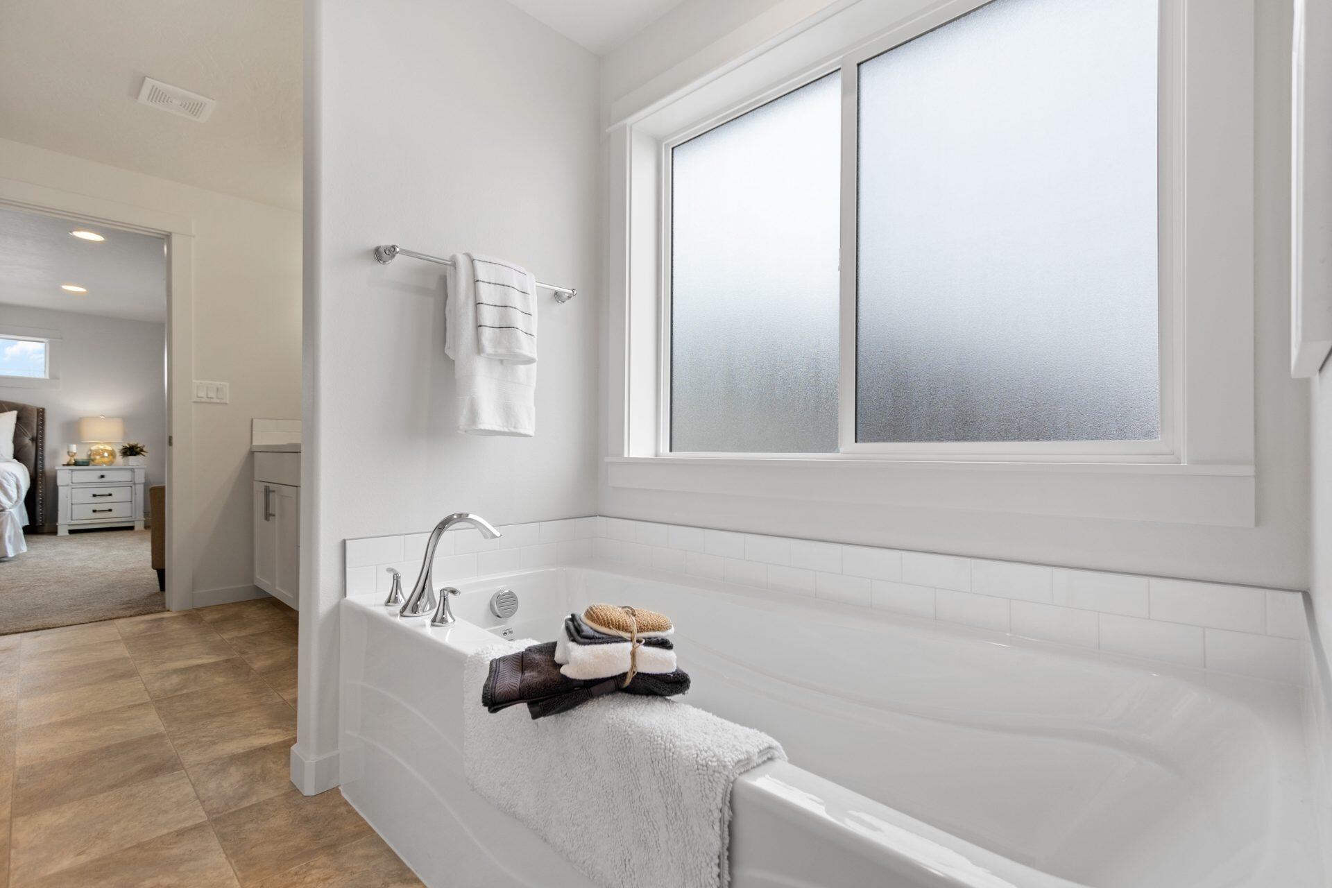 764 North Reed Street Sisters, OR 97759 - Photo 4 of 13 Timberline - Master Bathroom 4