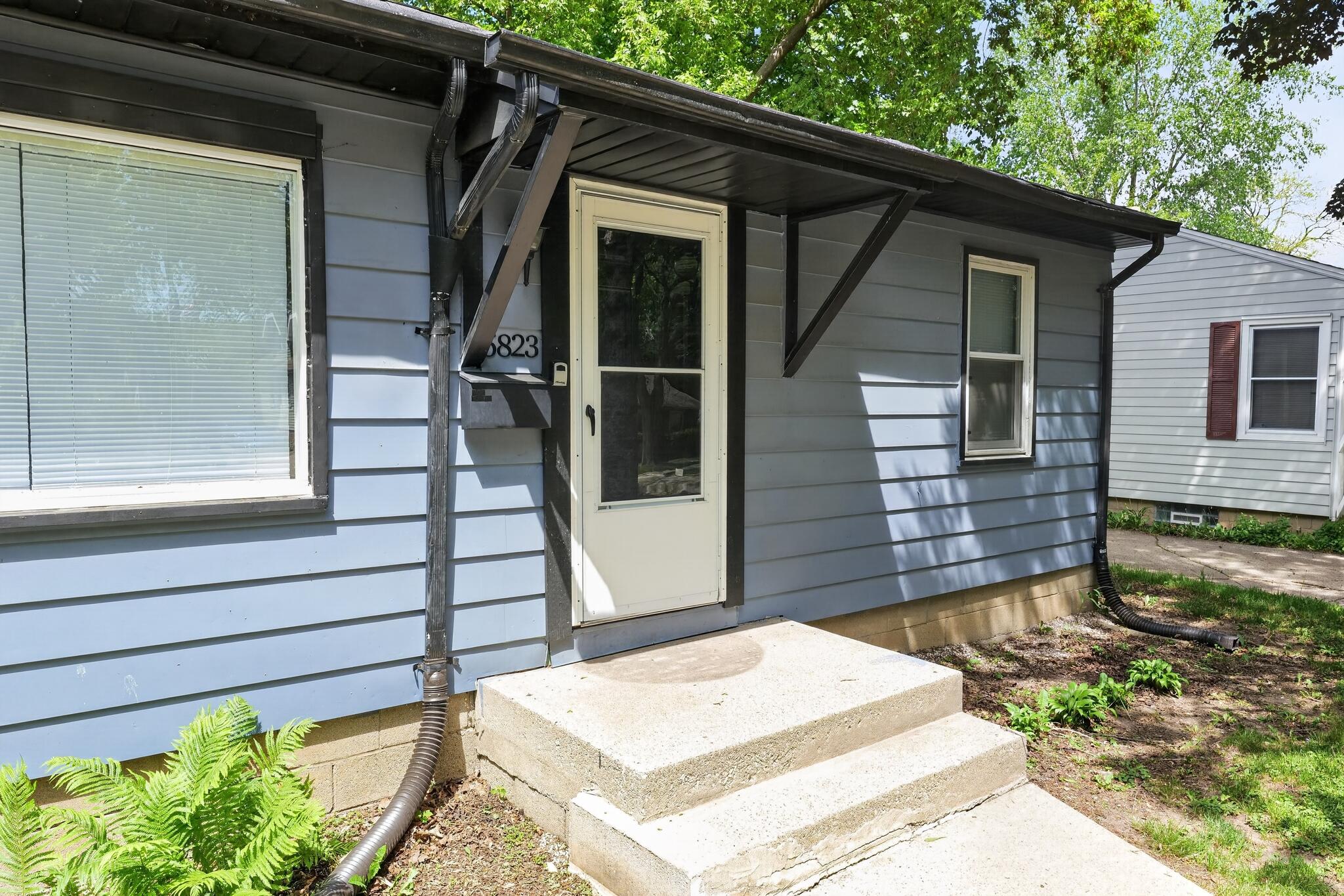 5823 North 36th Street Milwaukee, WI 53209 - Photo 4 of 31 02_5823_N_36th_St-Exterior-9928