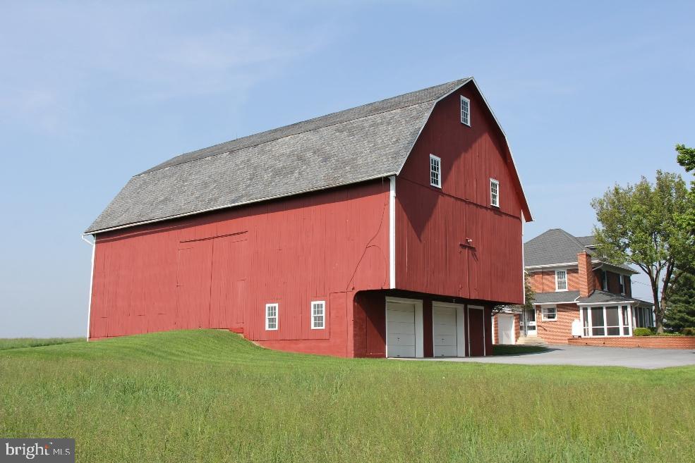 1470 South Colebrook Road Manheim, PA 17545 - Photo 4 of 11