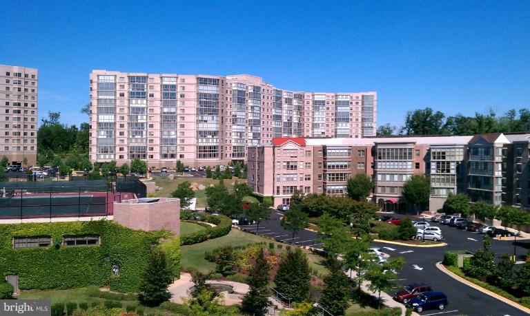 19355 Cypress Ridge Terrace, Unit 807 Leesburg, VA 20176 - Photo 21 of 29 a view of a city and tall buildings