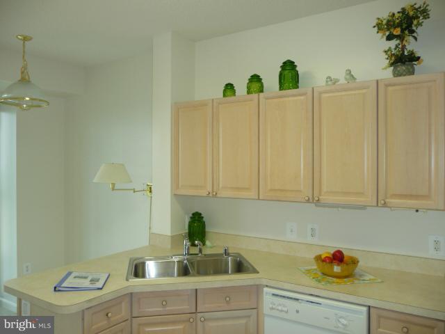 19355 Cypress Ridge Terrace, Unit 807 Leesburg, VA 20176 - Photo 25 of 29 a kitchen with cabinets and window