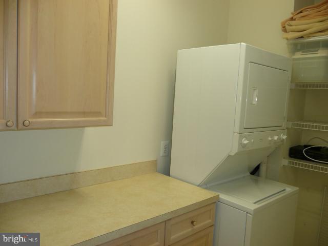 19355 Cypress Ridge Terrace, Unit 807 Leesburg, VA 20176 - Photo 6 of 29 a utility room with dryer and washer