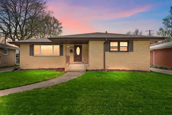 $360,000 | 218 Lawndale Drive, Munster, IN 46321