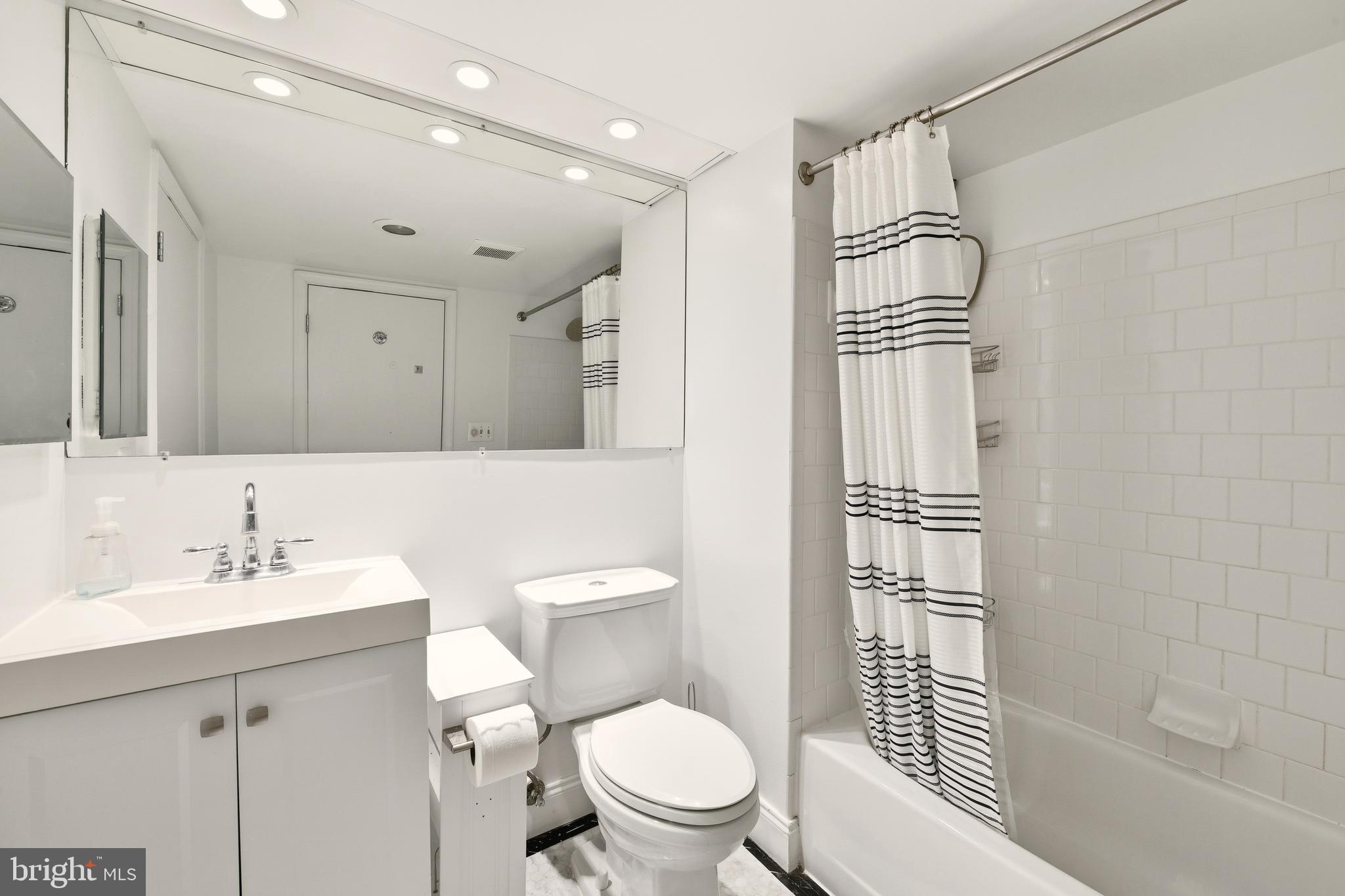 1401 17th Street Northwest, Unit 409 Washington, DC 20036 - Photo 14 of 21