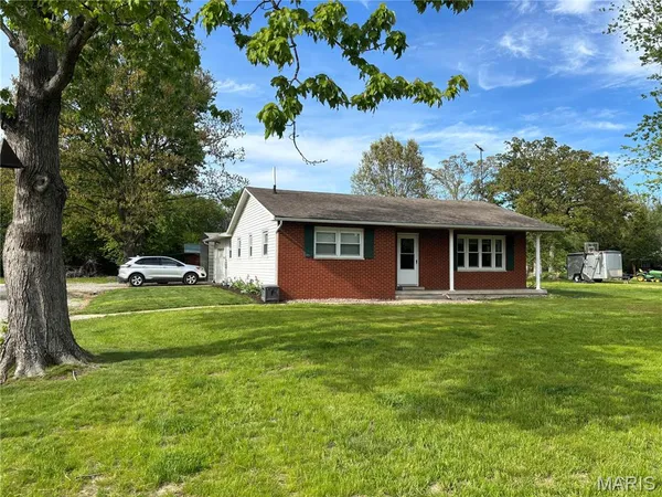 $130,000 | 272 4th Street, Mount Olive, IL 62069