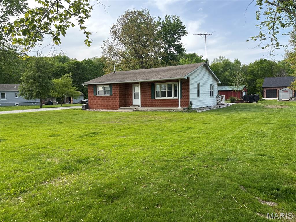 272 4th Street Mount Olive, IL 62069 - Photo 2 of 23