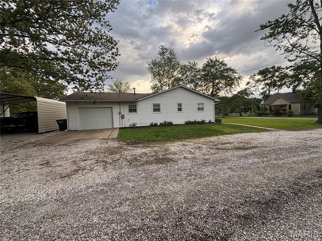 272 4th Street Mount Olive, IL 62069 - Photo 3 of 23