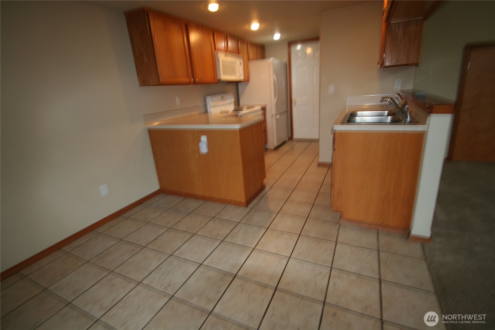 673 Southwest 20th Street Chehalis, WA 98532 - Photo 13 of 17 a room with washing machine