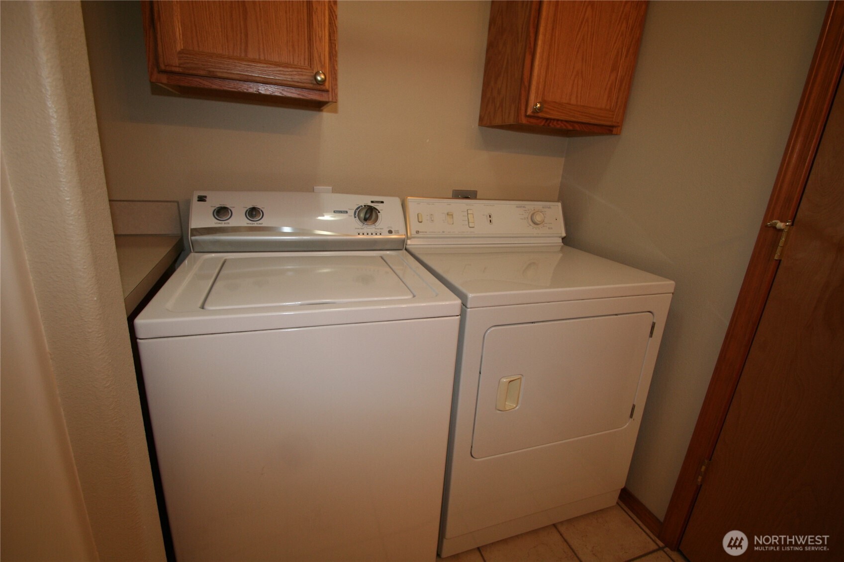 673 Southwest 20th Street Chehalis, WA 98532 - Photo 14 of 17 a utility room with dryer and washer