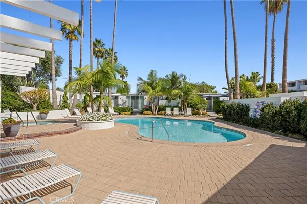 $1,995,000 | 775 Avocado Avenue, Corona del Mar, CA 92625