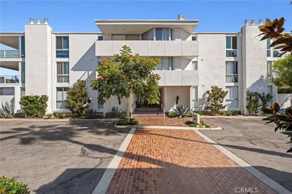$1,995,000 | 775 Avocado Avenue, Corona del Mar, CA 92625