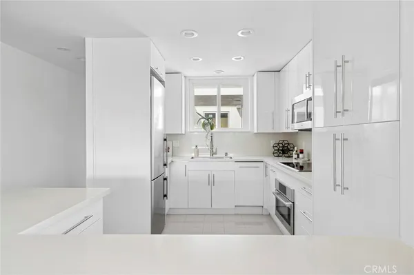 $1,995,000 | 775 Avocado Avenue, Corona del Mar, CA 92625