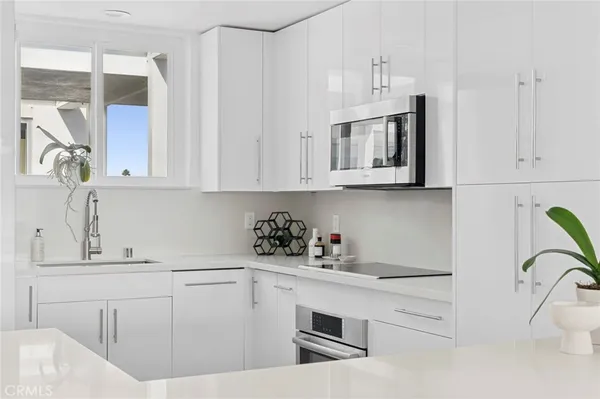 $1,995,000 | 775 Avocado Avenue, Corona del Mar, CA 92625