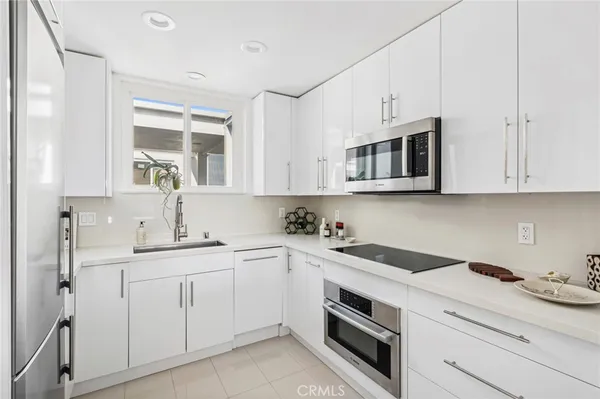 $1,995,000 | 775 Avocado Avenue, Corona del Mar, CA 92625