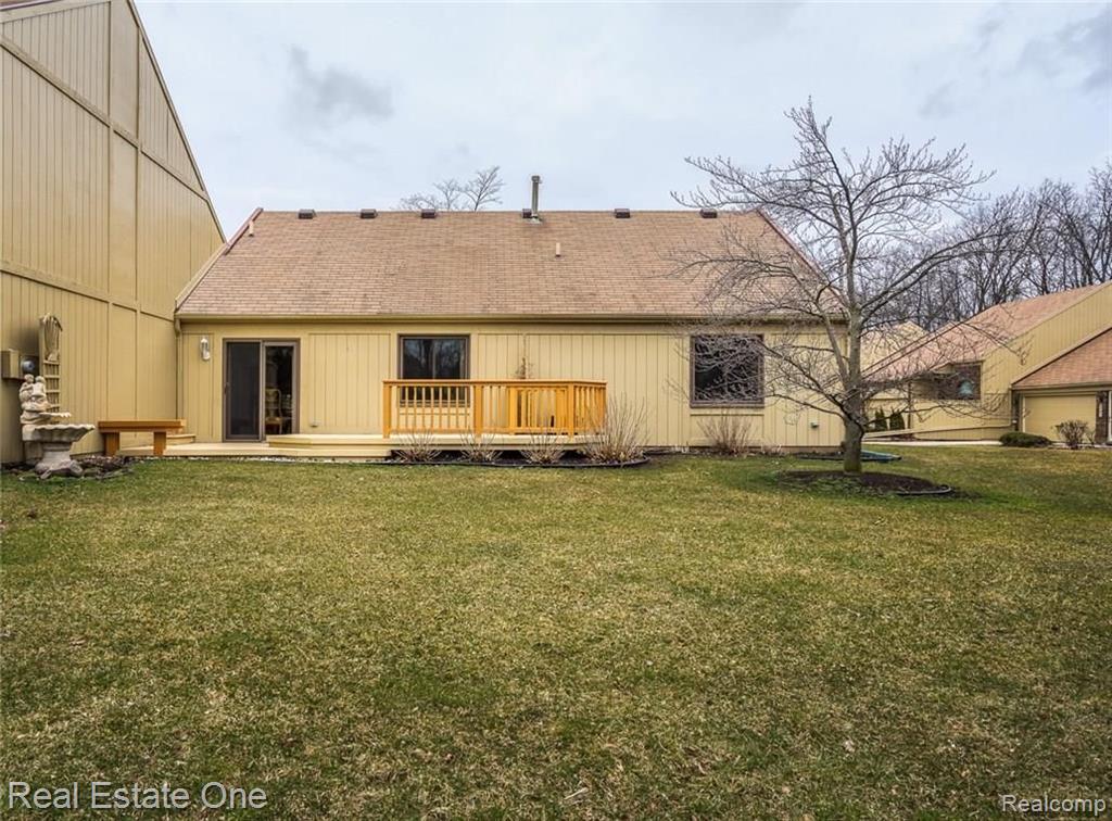 2379 Rochelle Park Drive Rochester Hills, MI 48309 - Photo 15 of 24