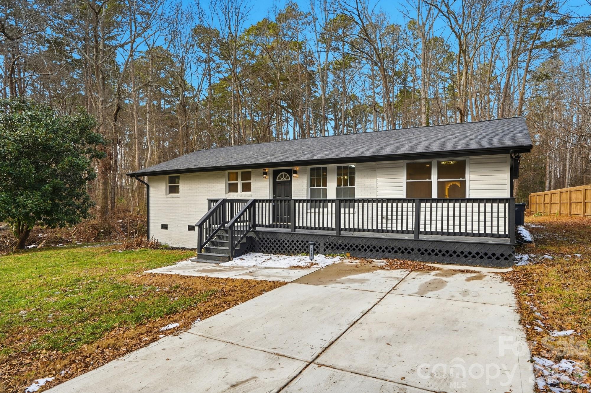704 West Border Street Dallas, NC 28034 - Photo 11 of 48