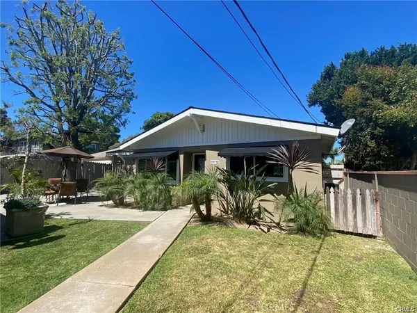 $4,195 | 1111 Lake Street, Unit 1/2, Huntington Beach, CA 92648