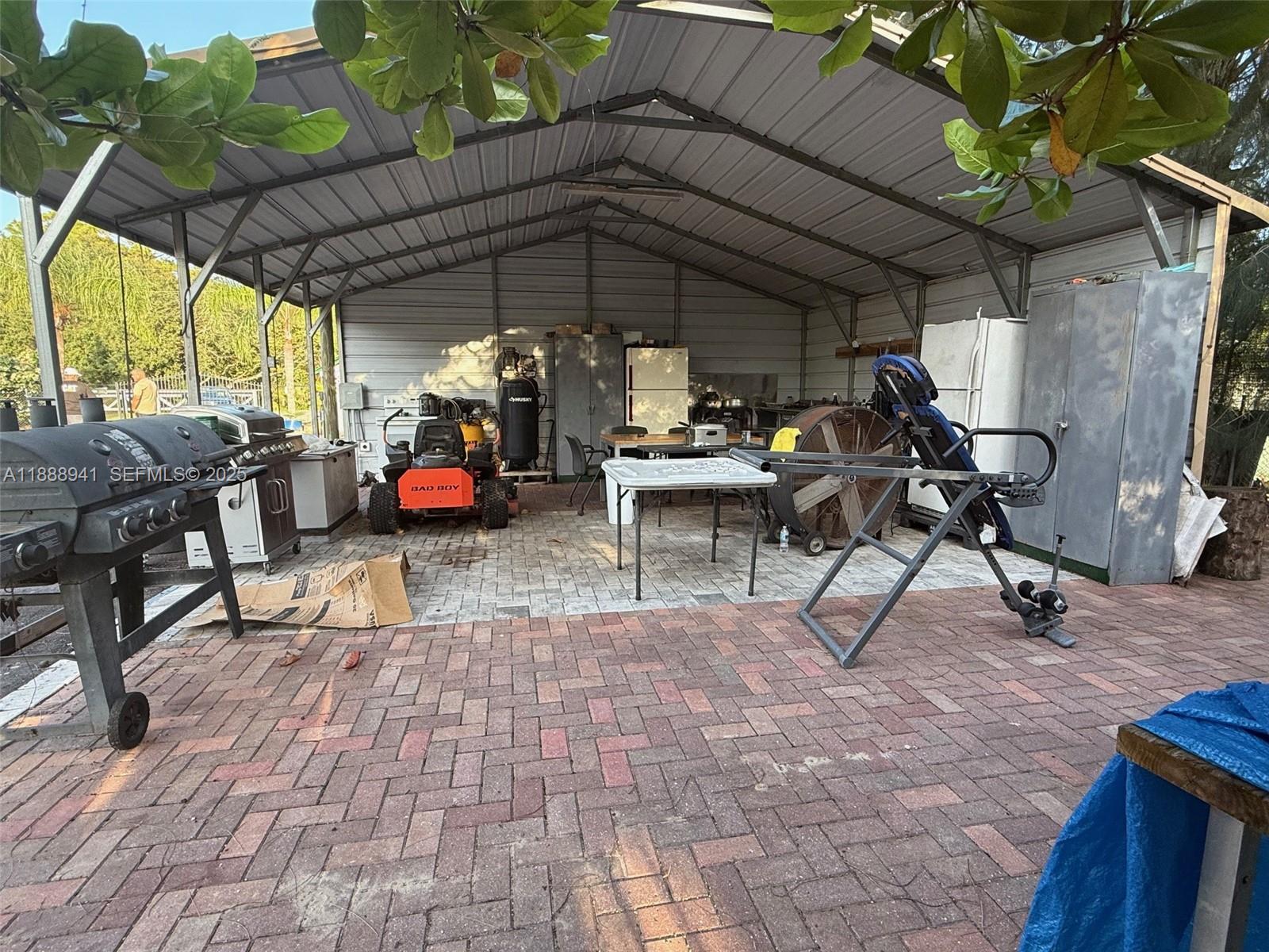 120 South Nogal Street Clewiston, FL 33440 - Photo 22 of 41 a view of yard with patio